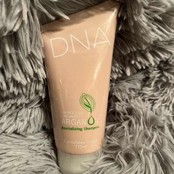 SOLD - DNA - Revitalizing shampoo - Picture 2 of 2